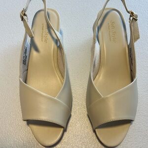 Soft Style Women's Beige Slingback Sandals